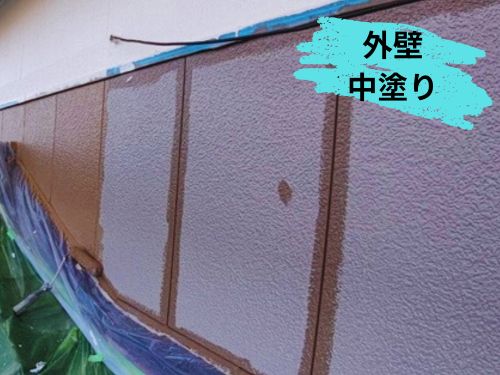 富士市｜外壁塗装の中塗り工程を紹介！職人の丁寧な仕上げで美しく耐久性アップ